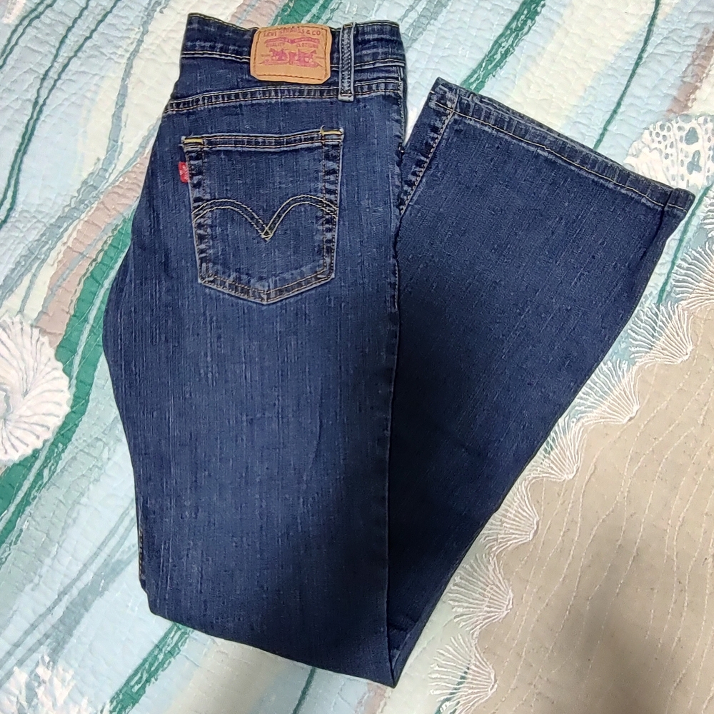 Levi's Women's Classic Blue Boot Cut Jeans. EUC size 5
